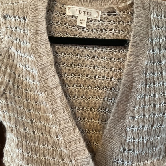 Decree beige cardigan with small flaw near collar size small - Picture 3 of 3